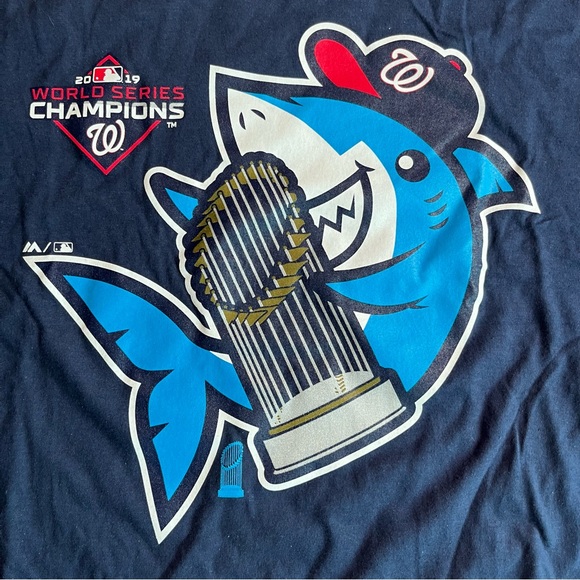 NEW Washington Nationals BABY SHARK Fanatics L 1-Side Champions Shirt 2019 Nats - Picture 2 of 4